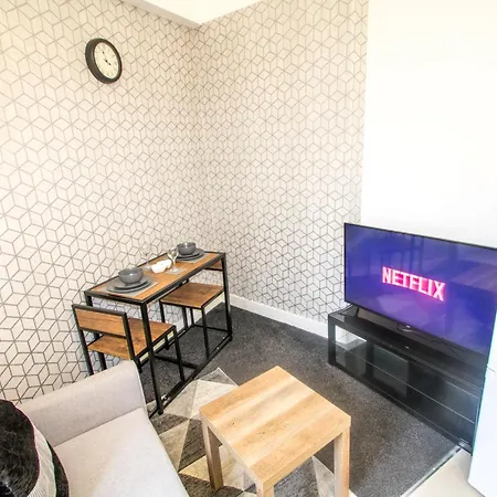 Cozy And Charming - 1 Bedroom Apartment - Free Parking, Transit Links, Close To Stadiums-3